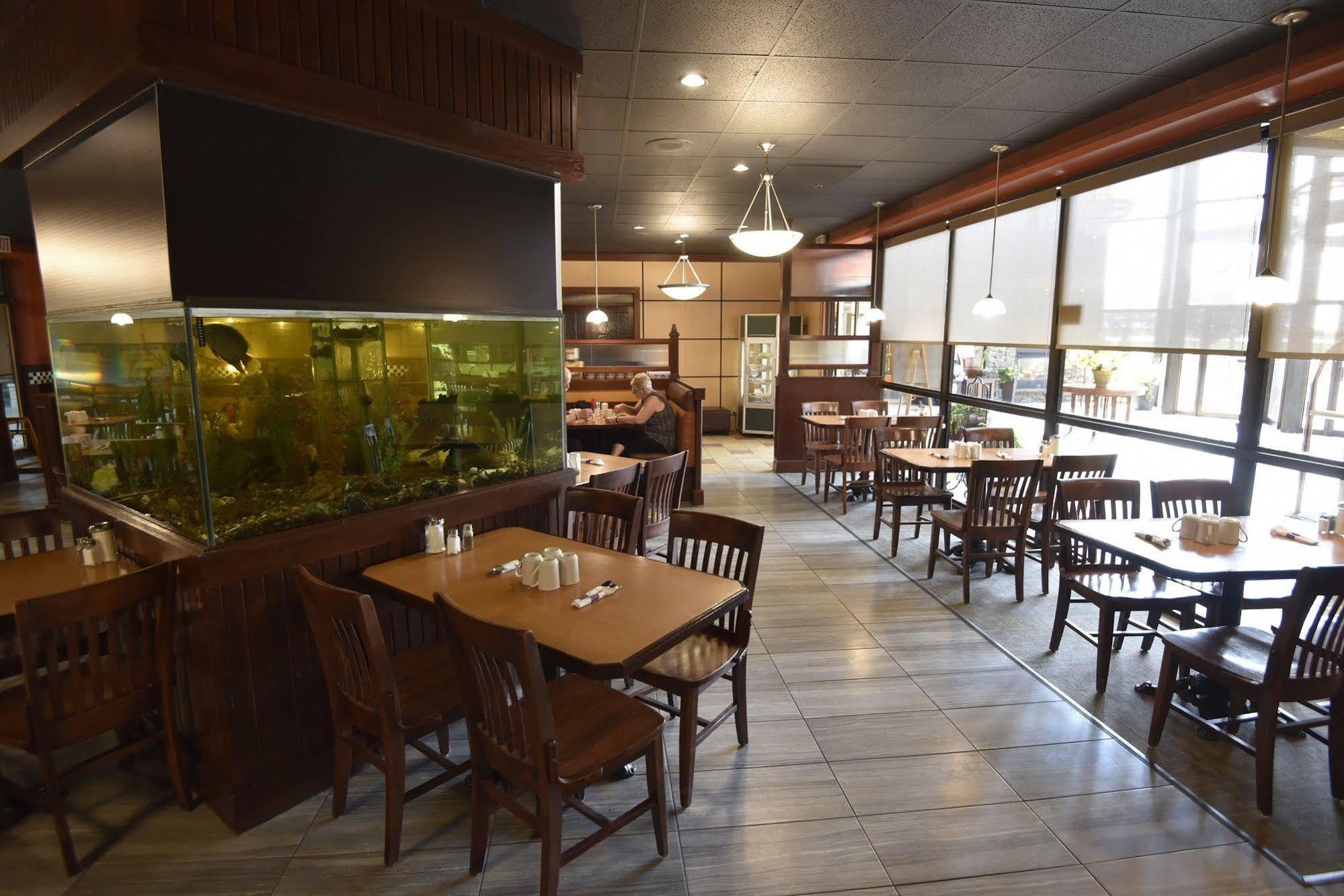 Tropical Inn - North Battleford Esterno foto