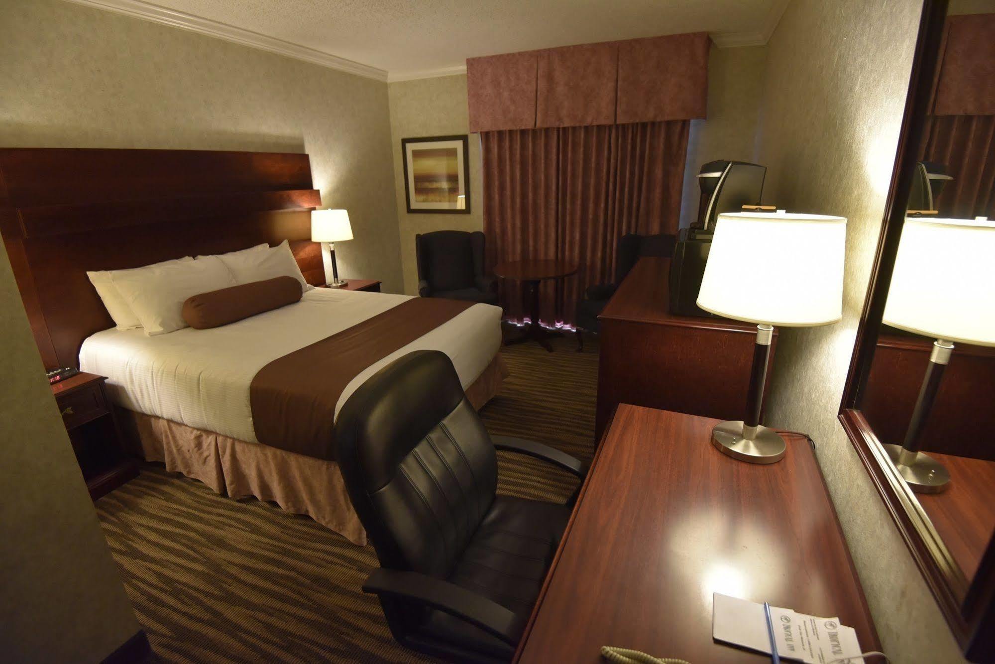 Tropical Inn - North Battleford Esterno foto