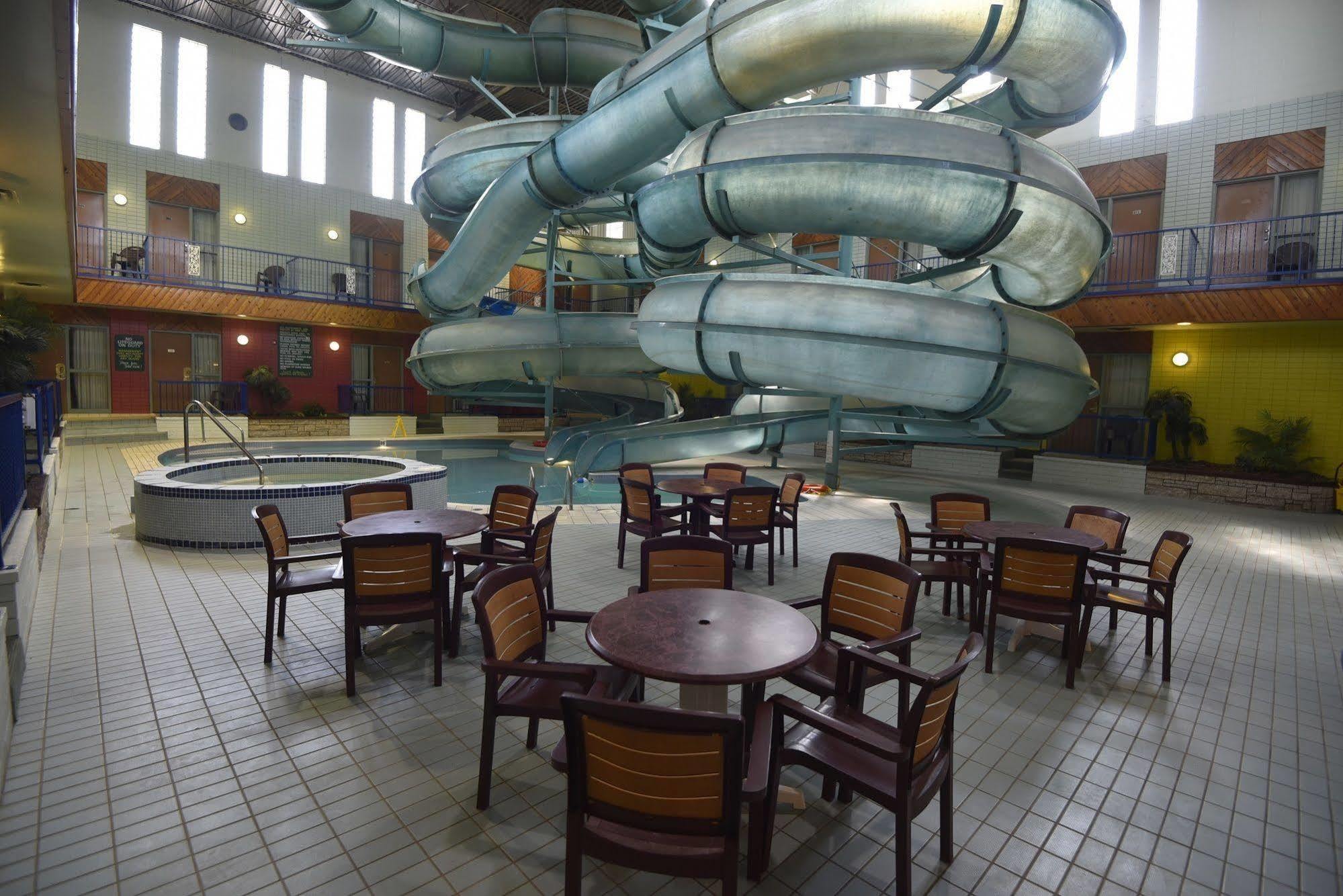 Tropical Inn - North Battleford Esterno foto