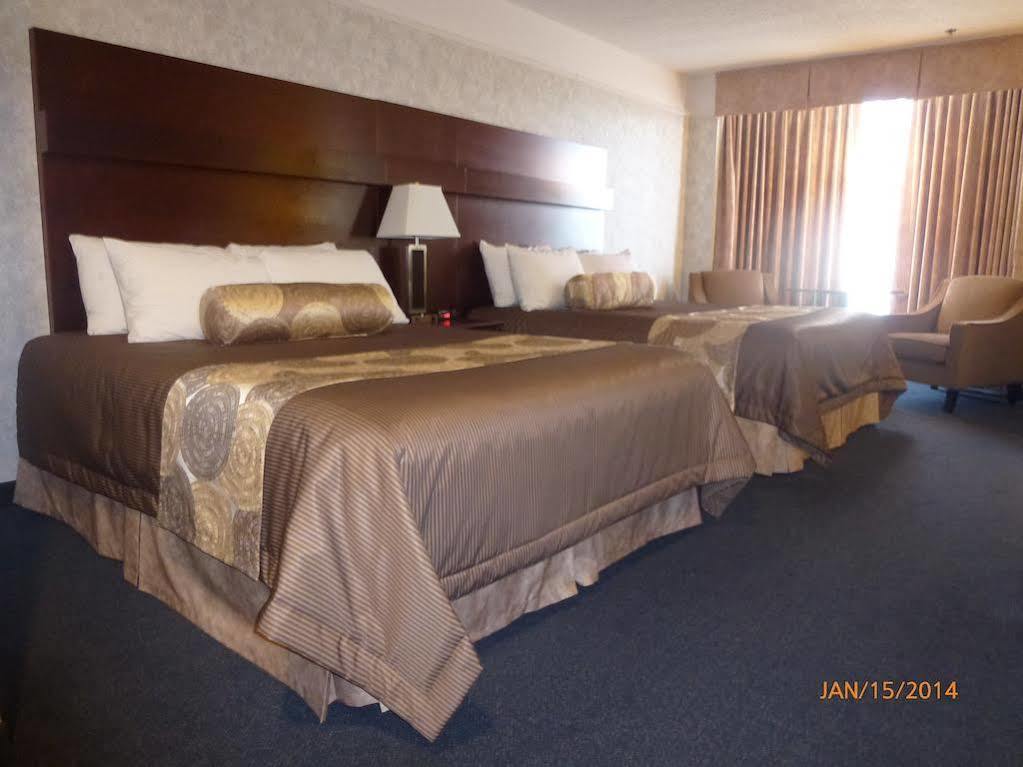 Tropical Inn - North Battleford Esterno foto