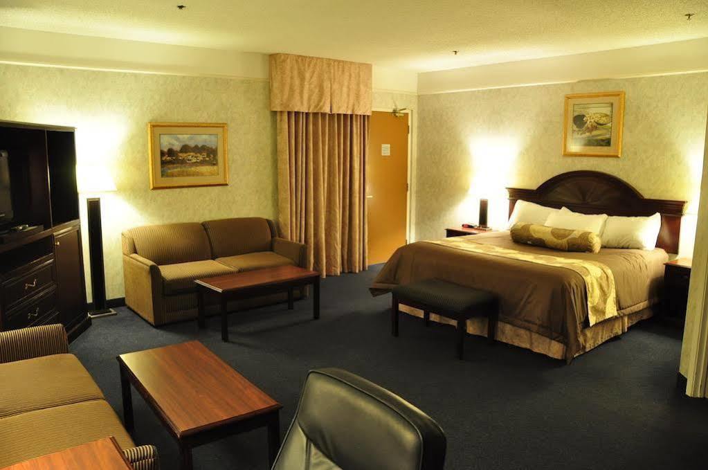 Tropical Inn - North Battleford Esterno foto